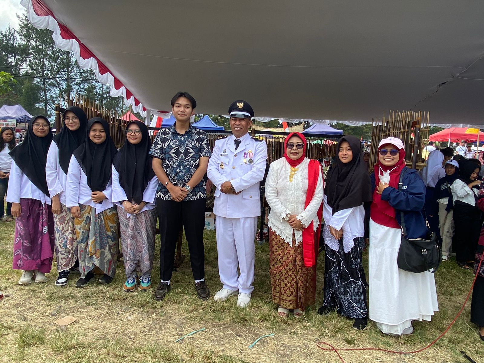MERAYAKAN HUT RI KE 79