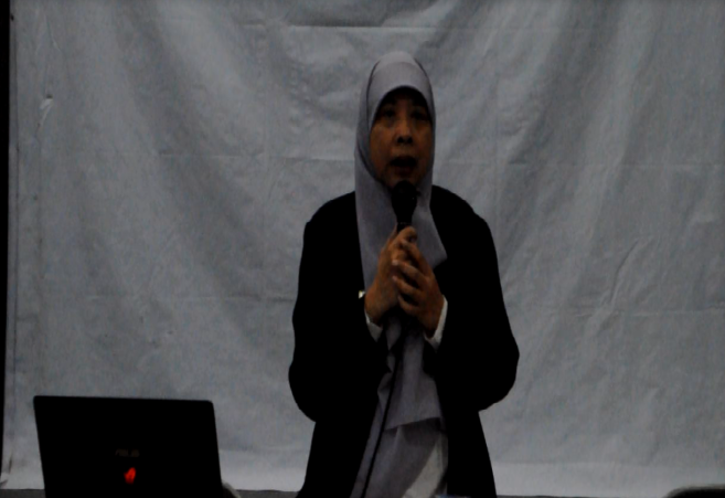 Pelatihan guru-guru NFBS Lembang tentang Memahami Psikologis Santri sesuai dengan usia perkembangannya oleh Riana Bagaskorowati, M.Si, Ph.D
